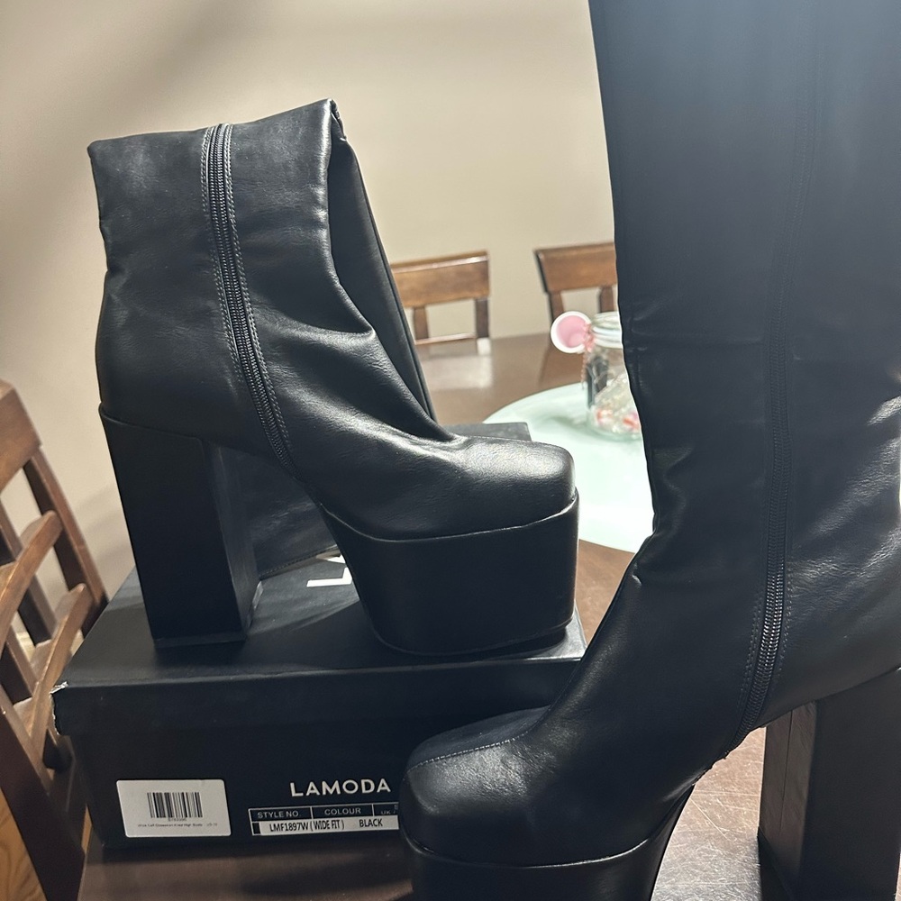 Women’s Black chunky heel knee high boots